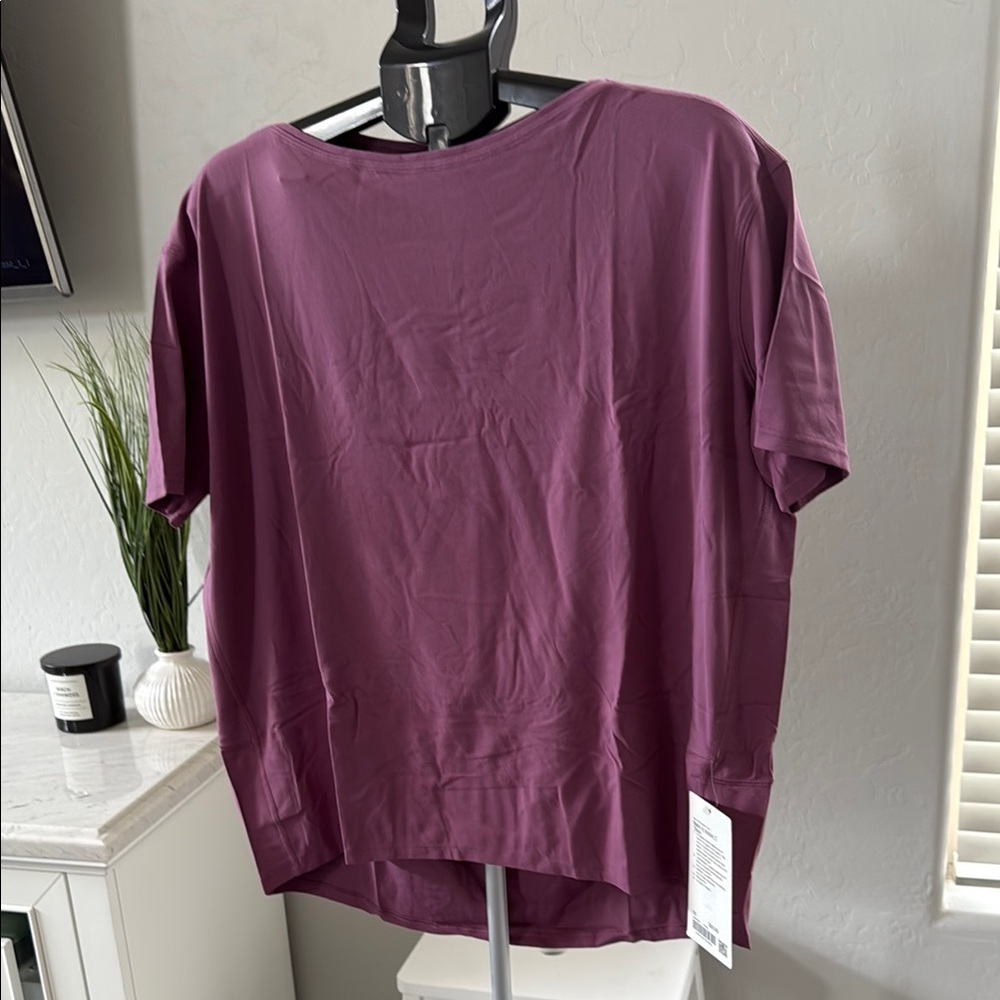 Lululemon back in action T - Nulu purple
